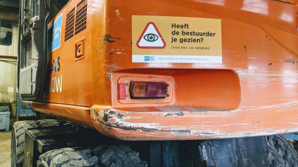 Nieuwe extra waarschuwingsstickers op werfmachines