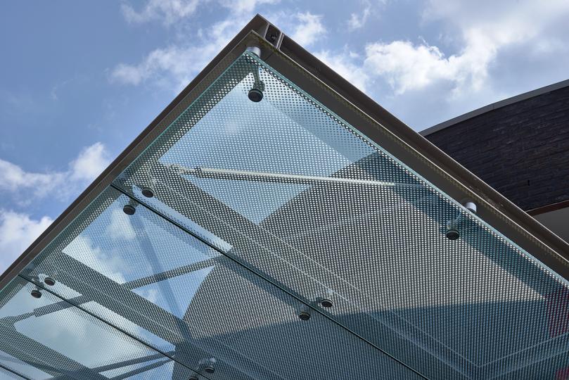Detailfoto ingang van WZC Lindelo in Lille