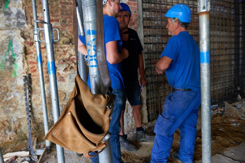 DCA bouwvakkers op werf van Gilliams Lofts in Antwerpen DCA bouwvakkers op werf van Gilliams Lofts in Antwerpen