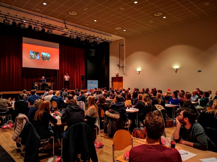Een woordje van Clinicolowns op de DCA familiequiz 2019 in De Djoelen