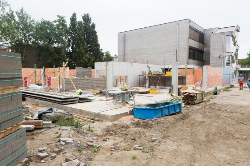De ruwbouw van BSGO Laerhof in Merksem