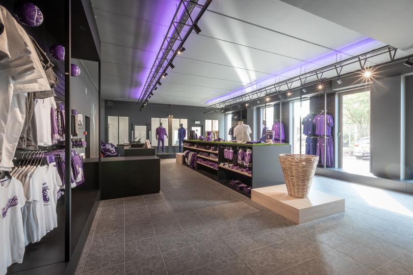 INRICHTING FANSHOP BEERSCHOT
