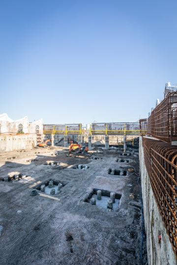 Muren van Montevideo zweven tijdelijk boven de grond