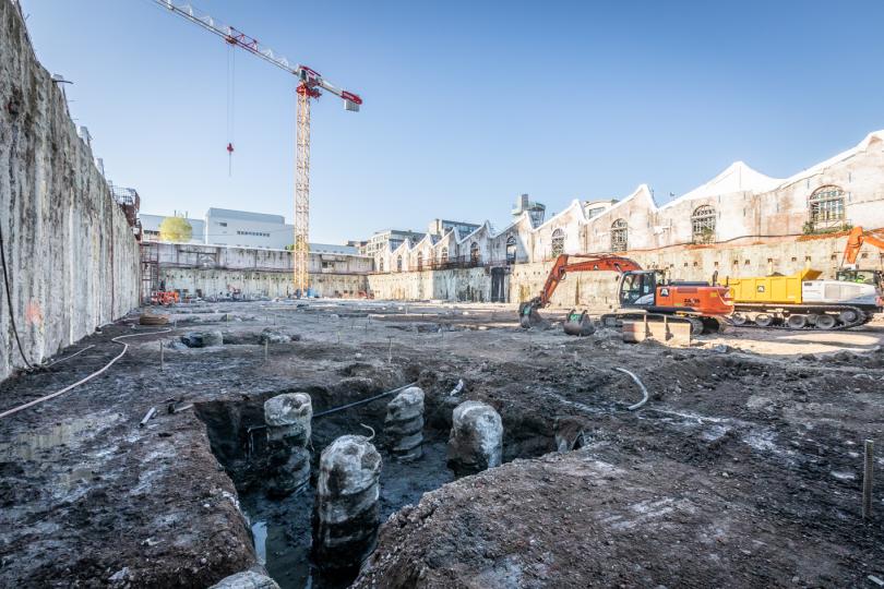 Muren van Montevideo zweven tijdelijk boven de grond
