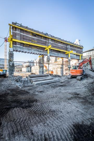 Muren van Montevideo zweven tijdelijk boven de grond