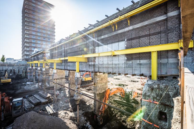 Muren van Montevideo zweven tijdelijk boven de grond