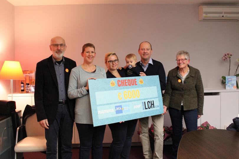 Overhandiging cheque actie LCH Overhandiging cheque actie LCH