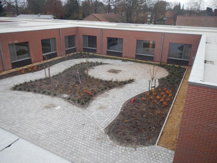 Binnenplein van WZC Lindelo in Lille