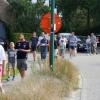 Collega's maken herfstwandeling in zomerse temperaturen
