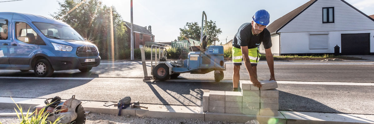 vlaams-bouwbedrijf-houdt-grootste-deel-van-werknemers-aan-de-slag-en-zo-goed-als-alle-werven-open.jpg